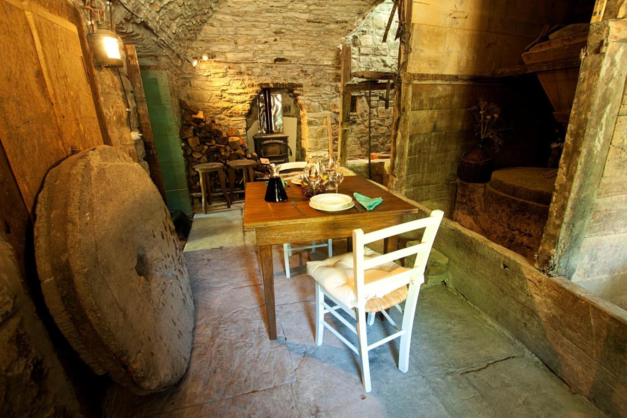 Mulino Marghen - Restored Watermill - Accomodation And Retreat Center Zeri ภายนอก รูปภาพ