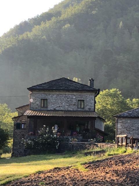 Mulino Marghen - Restored Watermill - Accomodation And Retreat Center Zeri ภายนอก รูปภาพ